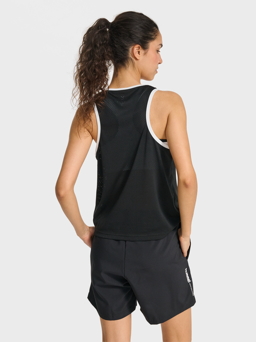 hmlPULSE MESH TANK TOP, BLACK, model