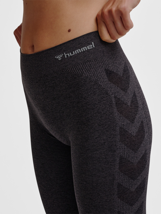 hmlCI SEAMLESS MID WAIST TIGHTS, BLACK MELANGE, model