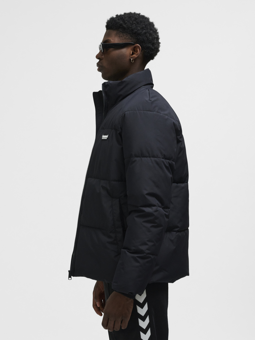 hmlPUFF JACKET SHORT SPORTSWEAR, BLACK, model