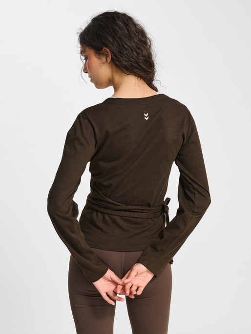 hmlYOGA CANJA WRAP BLOUSE, DELICIOSO, model