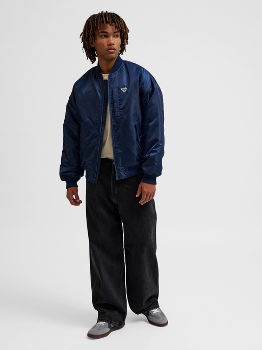 hmlBASEBALL JACKET BEE, DRESS BLUES, model