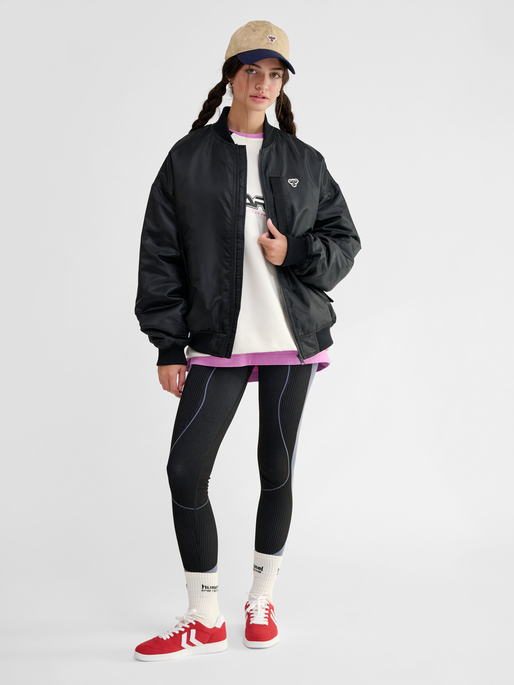 hmlBASEBALL JACKET BEE, BLACK, model