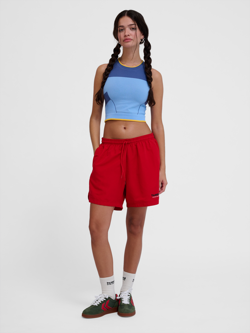 hmlNED SWIM SHORTS, BARBADOS CHERRY, model