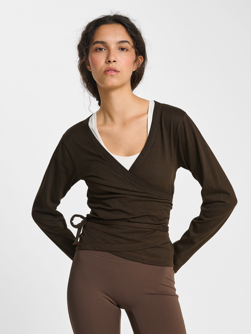 hmlYOGA CANJA WRAP BLOUSE, DELICIOSO, model