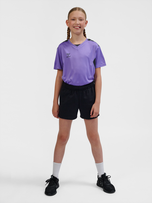 hmlGO 2.0 SWEATSHORTS KIDS, BLACK, model