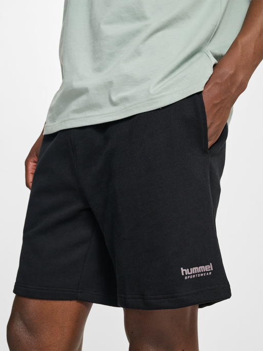 hmlLOOSE SWEAT SHORTS HS, BLACK, model