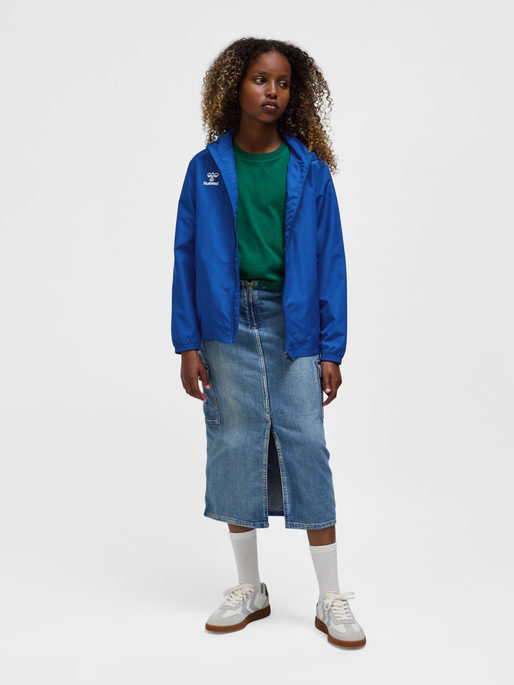 hmlESSENTIAL AW JACKET KIDS, TRUE BLUE, model