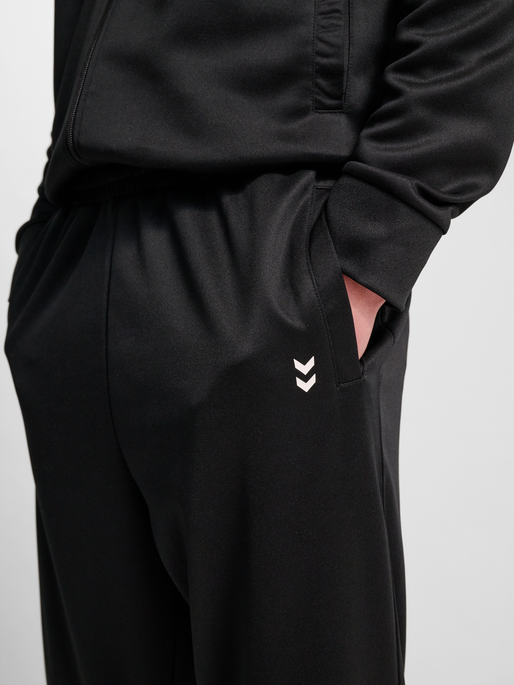 hmlPULSE TRACKSUIT, BLACK, model