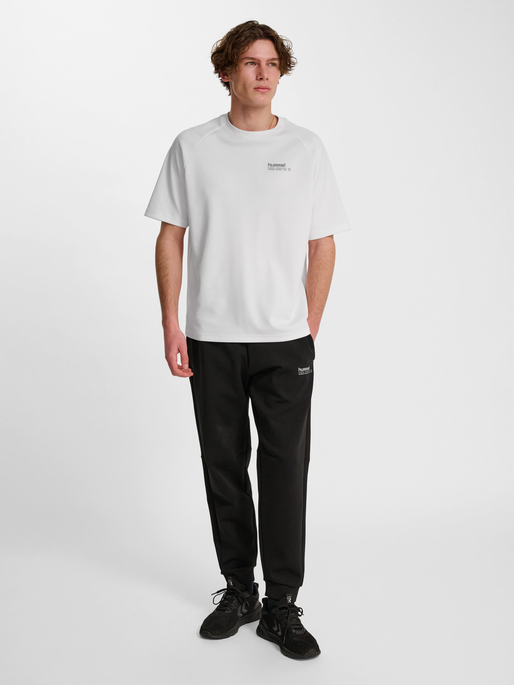 hmlTECH LOOSE T-SHIRT, WHITE, model