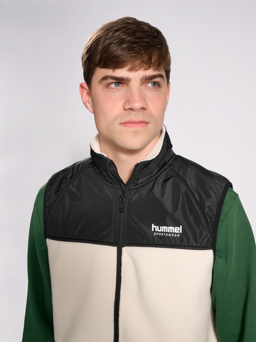 hmlLGC THEO FLEECE WAISTCOAT, TOFU, model